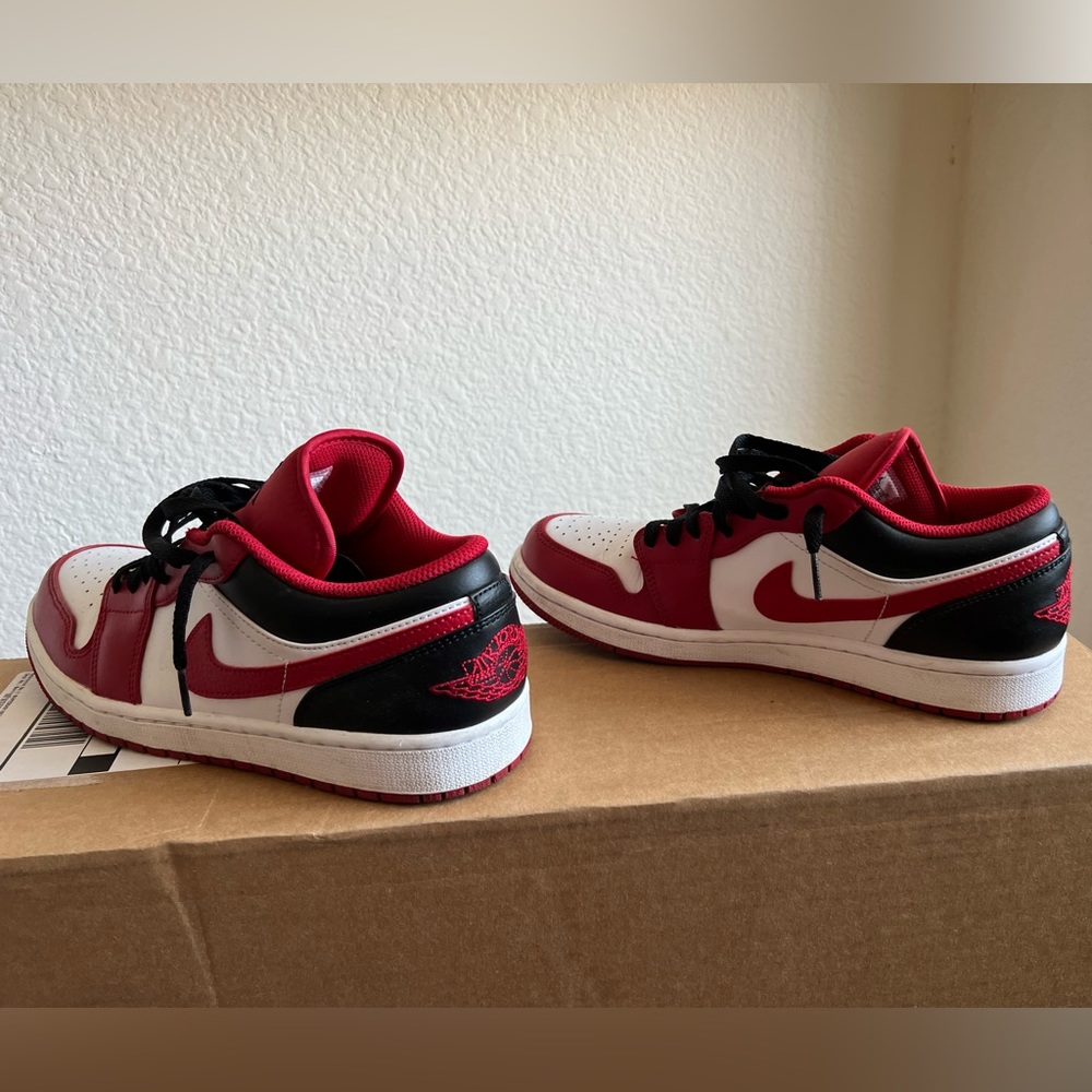 Jordan 1 low-Bulls size 9